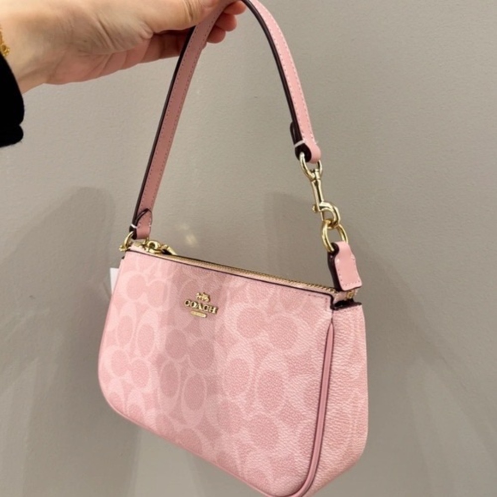 Nolita 19 In Signature Canvas - Picture 5 of 8